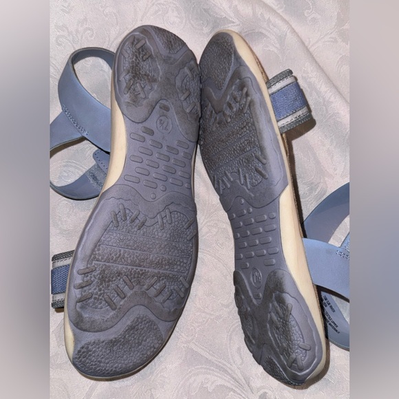 St John’s Bay Blue & Gray Sandals with memory foam and Velcro straps Size 7 1/2 - Picture 3 of 9